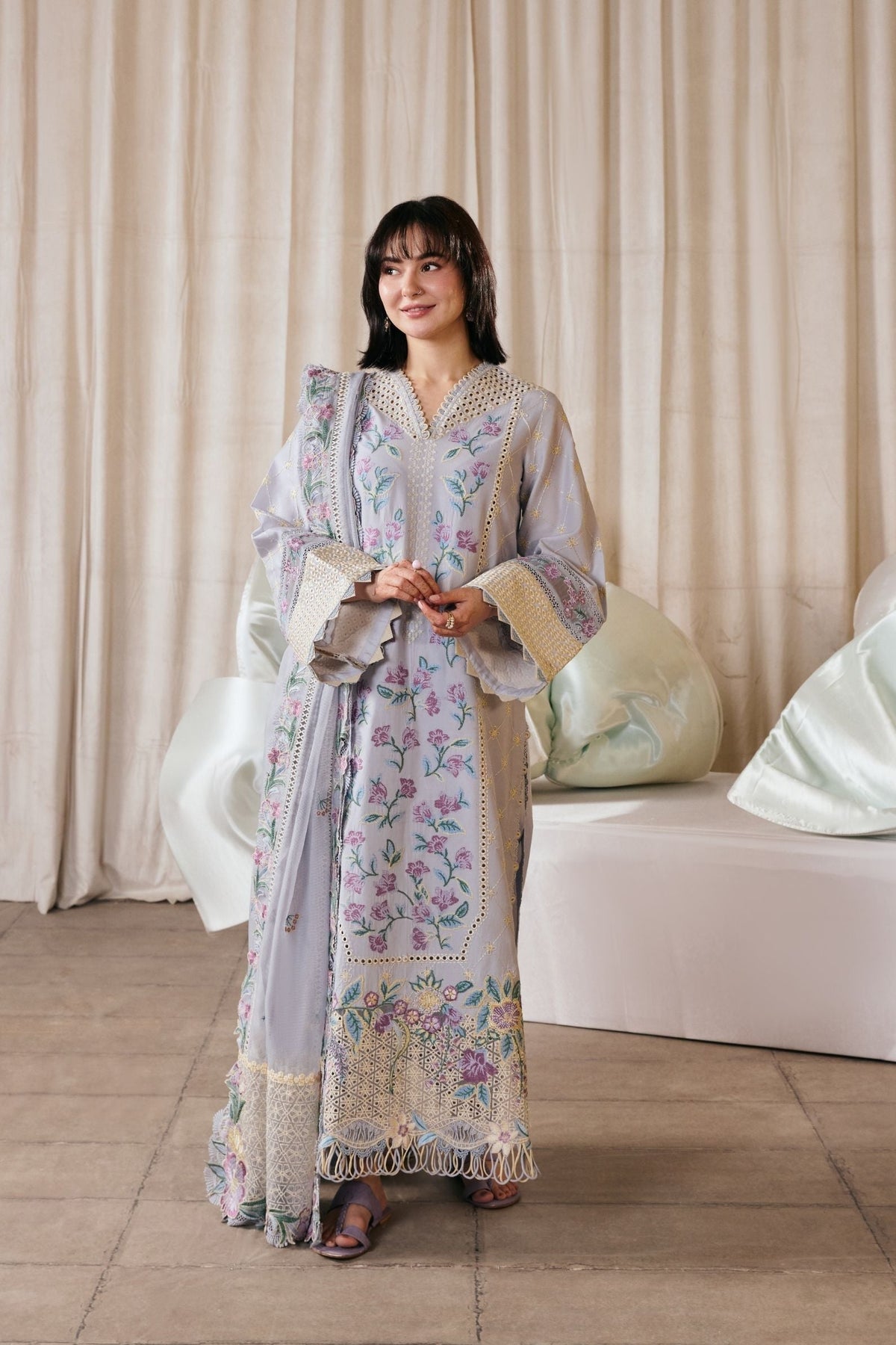 Maryam Hussain | Luxury Lawn 26 Vol 2 | Pari, image 2