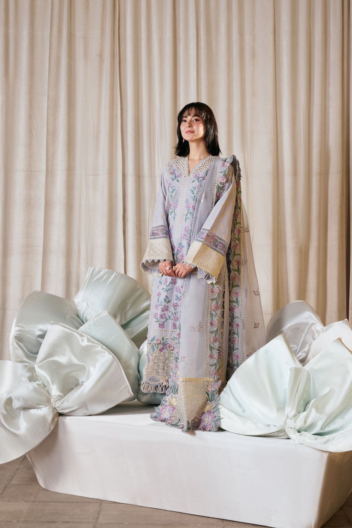 Maryam Hussain | Luxury Lawn 26 Vol 2 | Pari, image 3