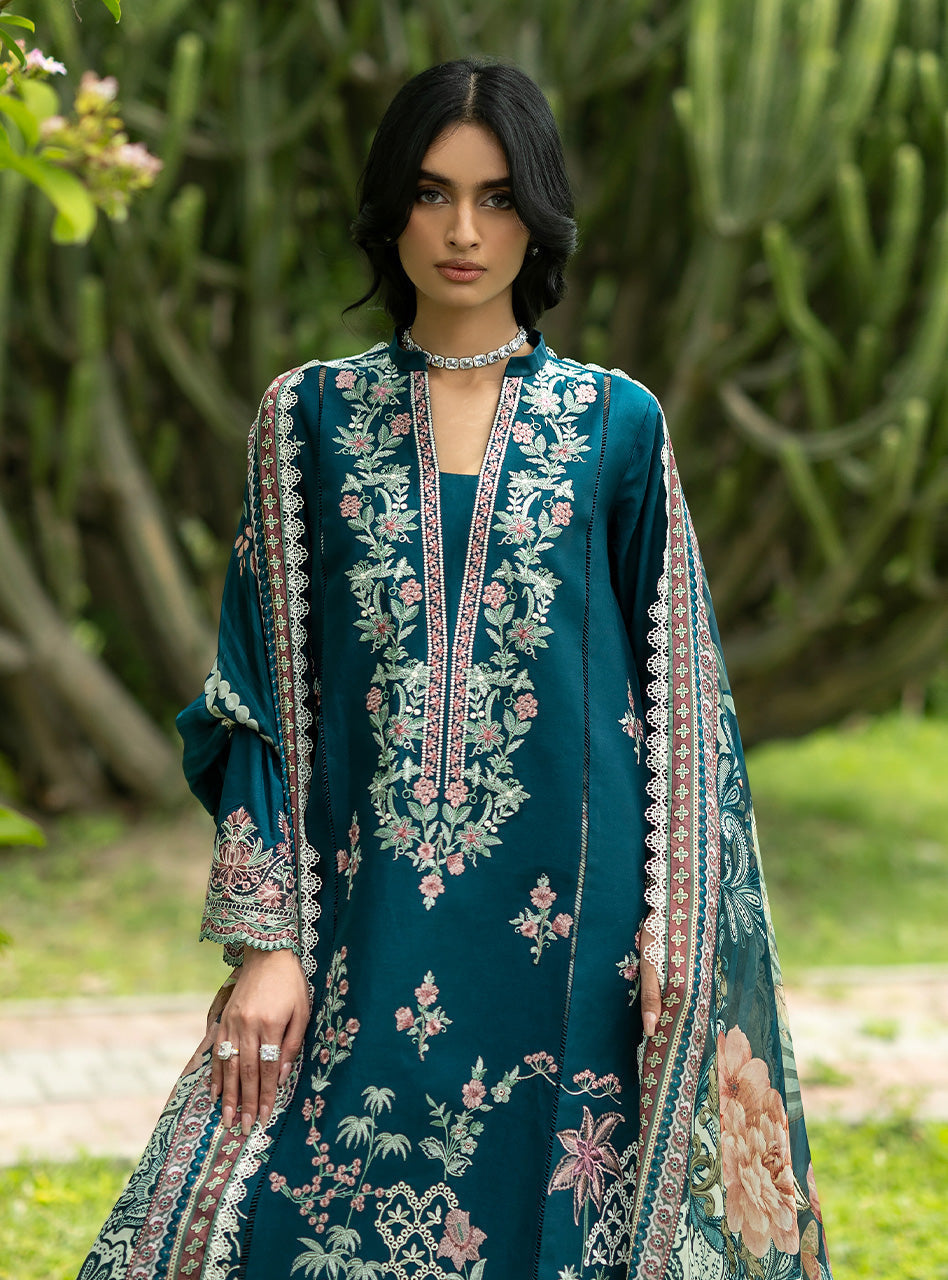 Zainab Chottani | Luxe Lawn 26 | Faye - 01-9