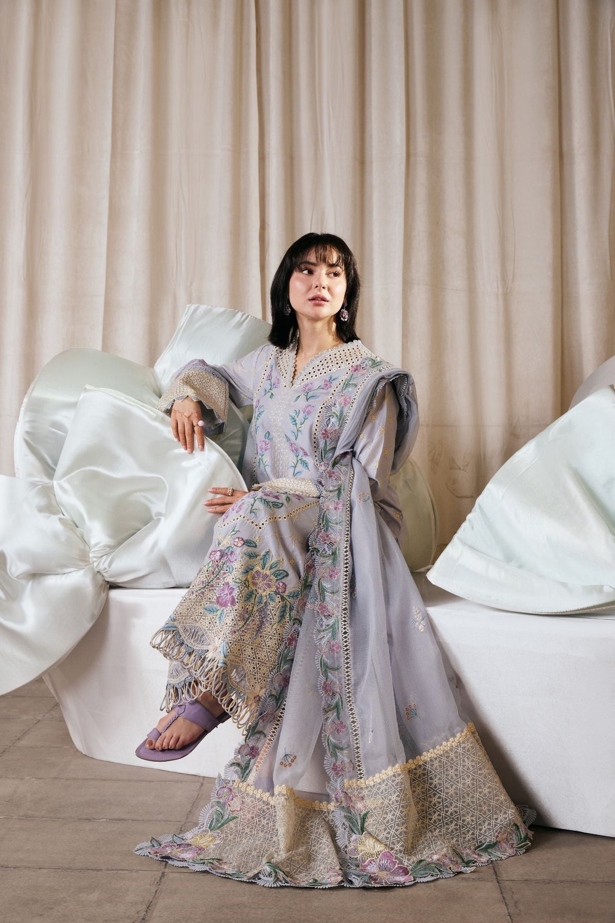 Maryam Hussain | Luxury Lawn 26 Vol 2 | Pari, image 4