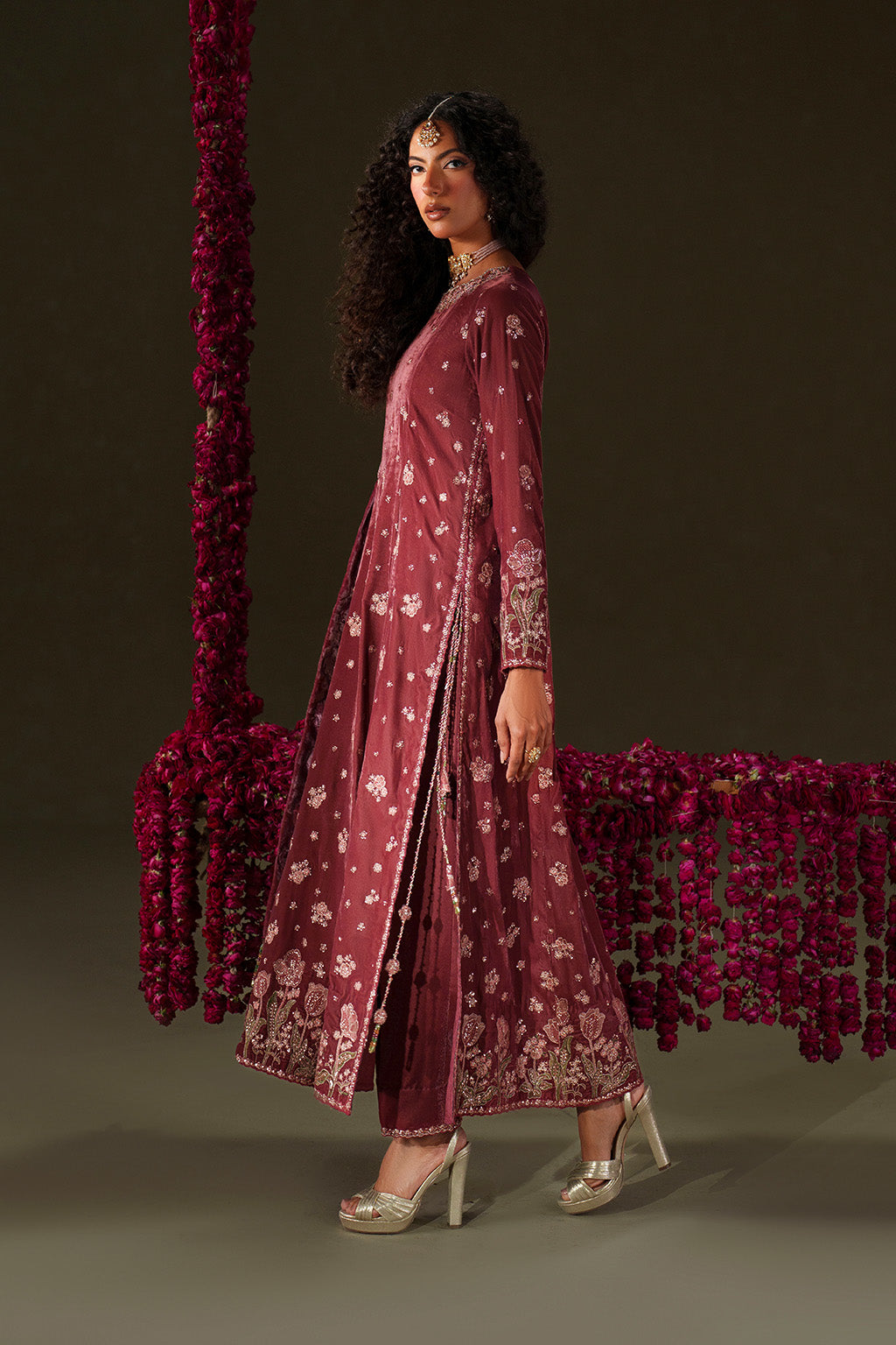 Iznik | Velvet 25 | IV-75 Embroidered Velvet, image 3