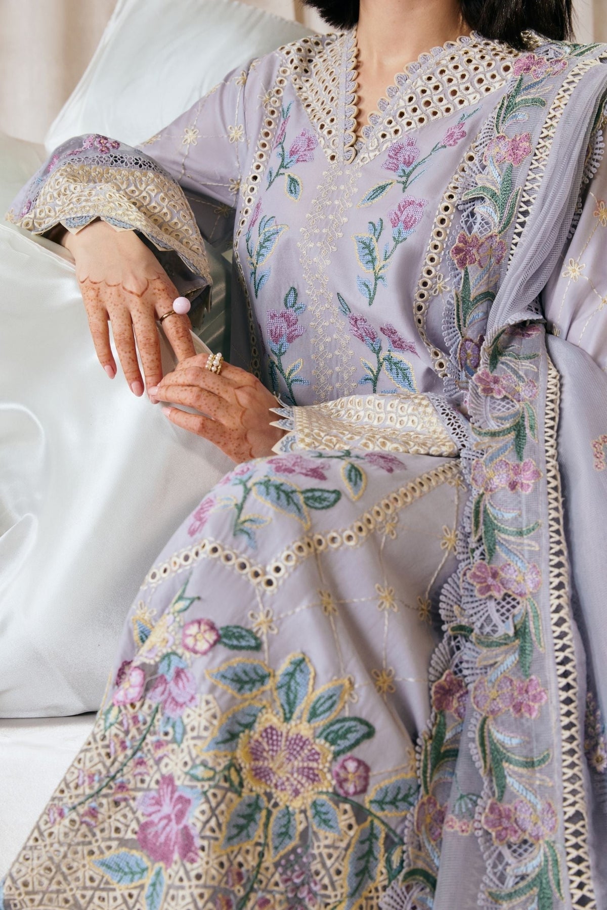 Maryam Hussain | Luxury Lawn 26 Vol 2 | Pari, image 5