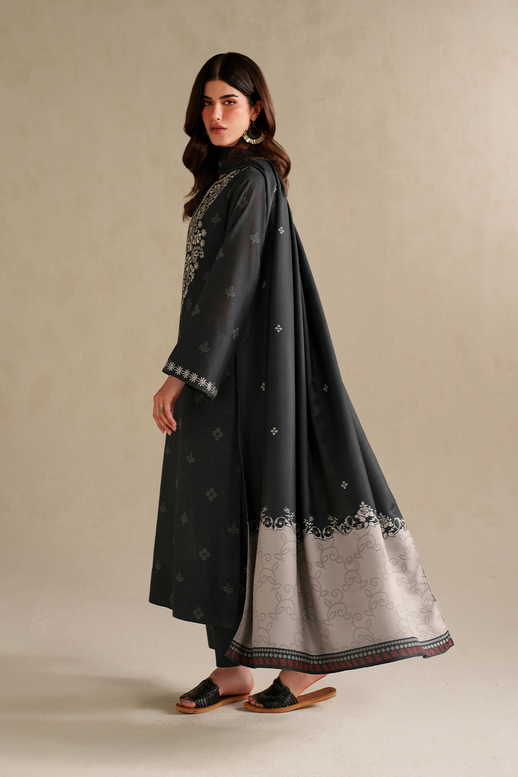 Iznik | Winter Chapter 25 | UE-591 Printed Khaddar-3