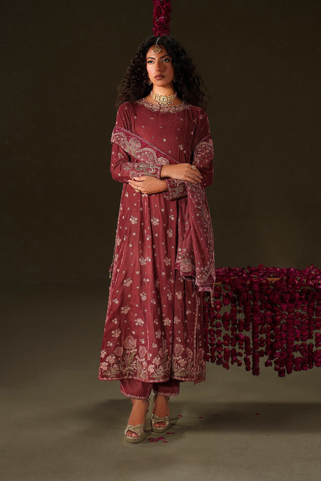 Iznik | Velvet 25 | IV-75 Embroidered Velvet