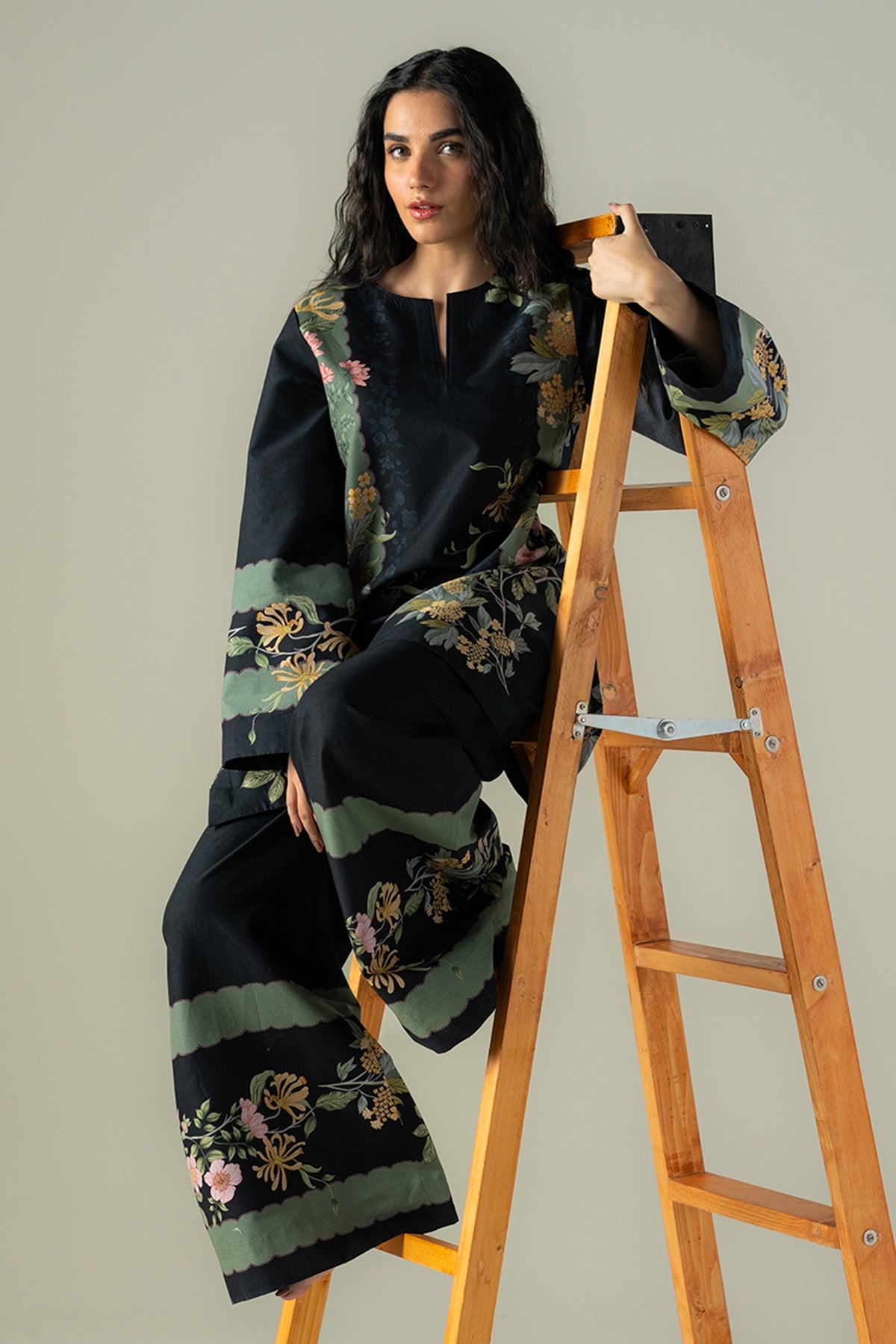 Afrozeh Shadowed black lawn co-ord set, photo 4