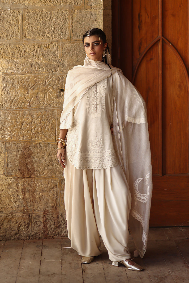 Wardha Saleem | Aari Collection 26 | Motia-1