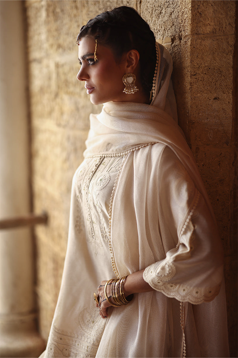Wardha Saleem | Aari Collection 26 | Motia-4