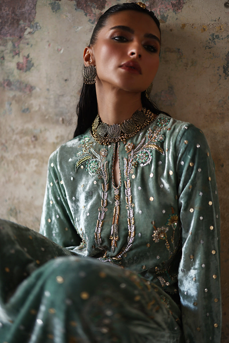 Wardha Saleem | Pure Velvet 25 | Vian-3
