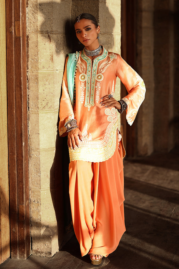 Wardha Saleem | Aari Collection | Ainah, image 4