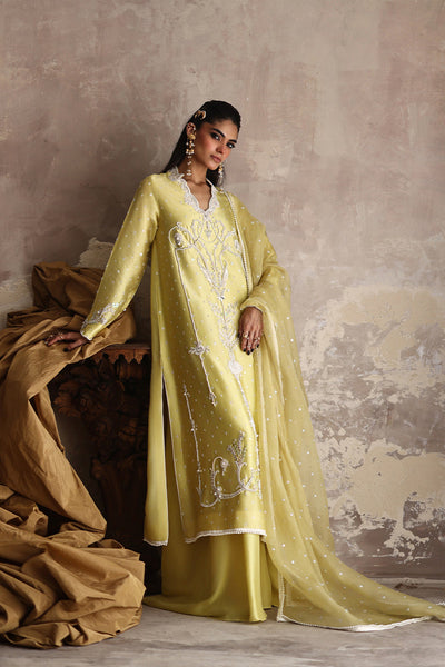 Wardha Saleem | Layla Formals 25 | Azali