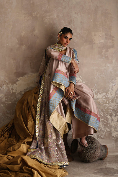 Wardha Saleem | Layla Formals 25 | Gulbagh