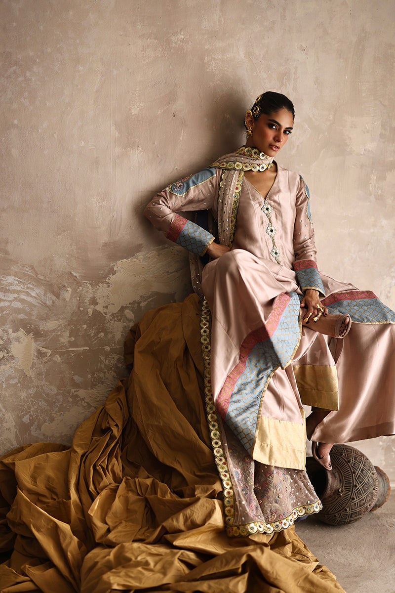 Wardha Saleem | Layla Formals 25 | Gulbagh-3