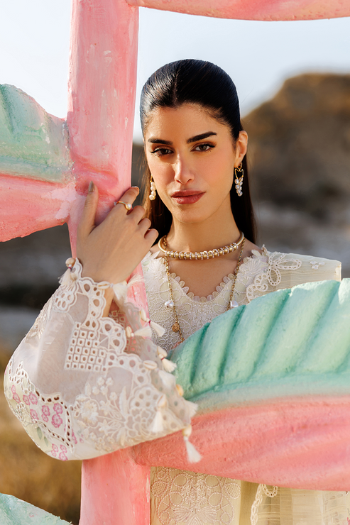 Emaan adeel | Sunlit Groove Luxury Lawn 26 | BLOSSOM BEAT-3