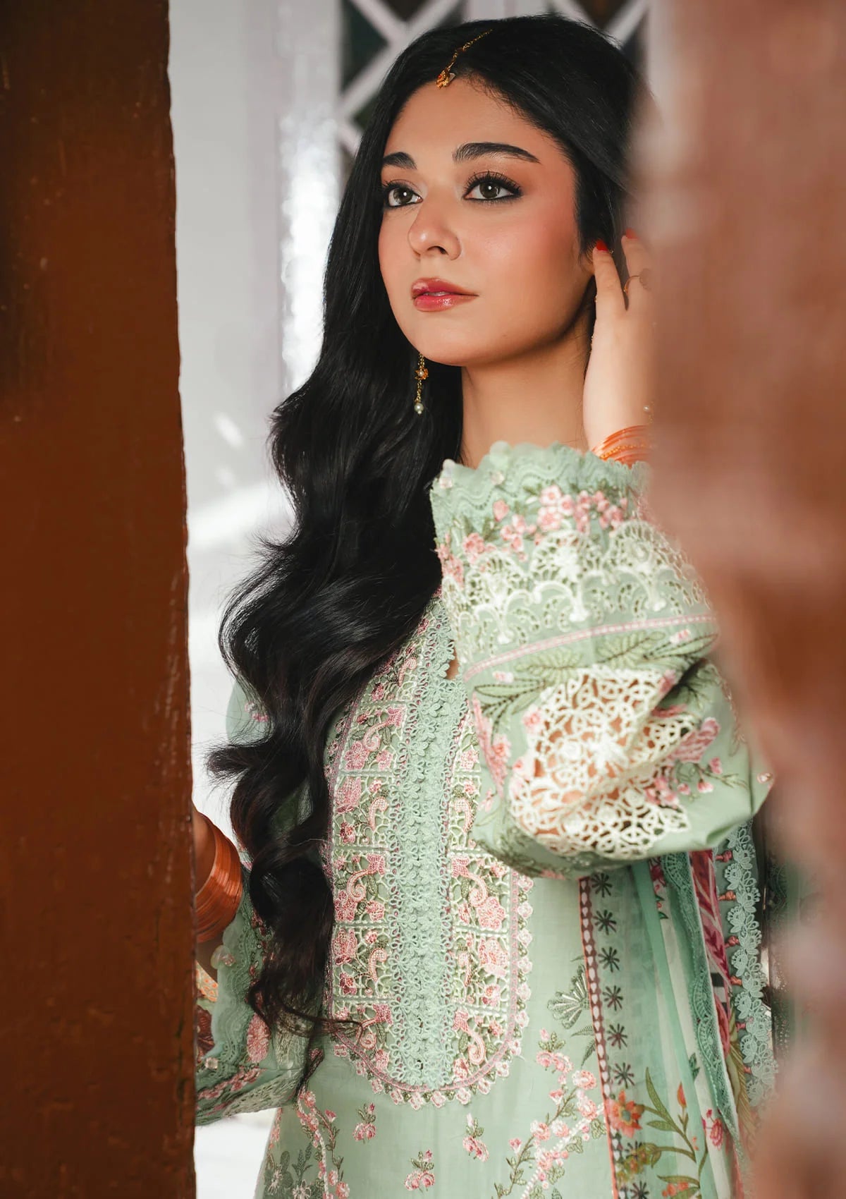 Kahf Premium | Ek Fasana Luxury Lawn 26 | KLB-4B SITARA, image 4