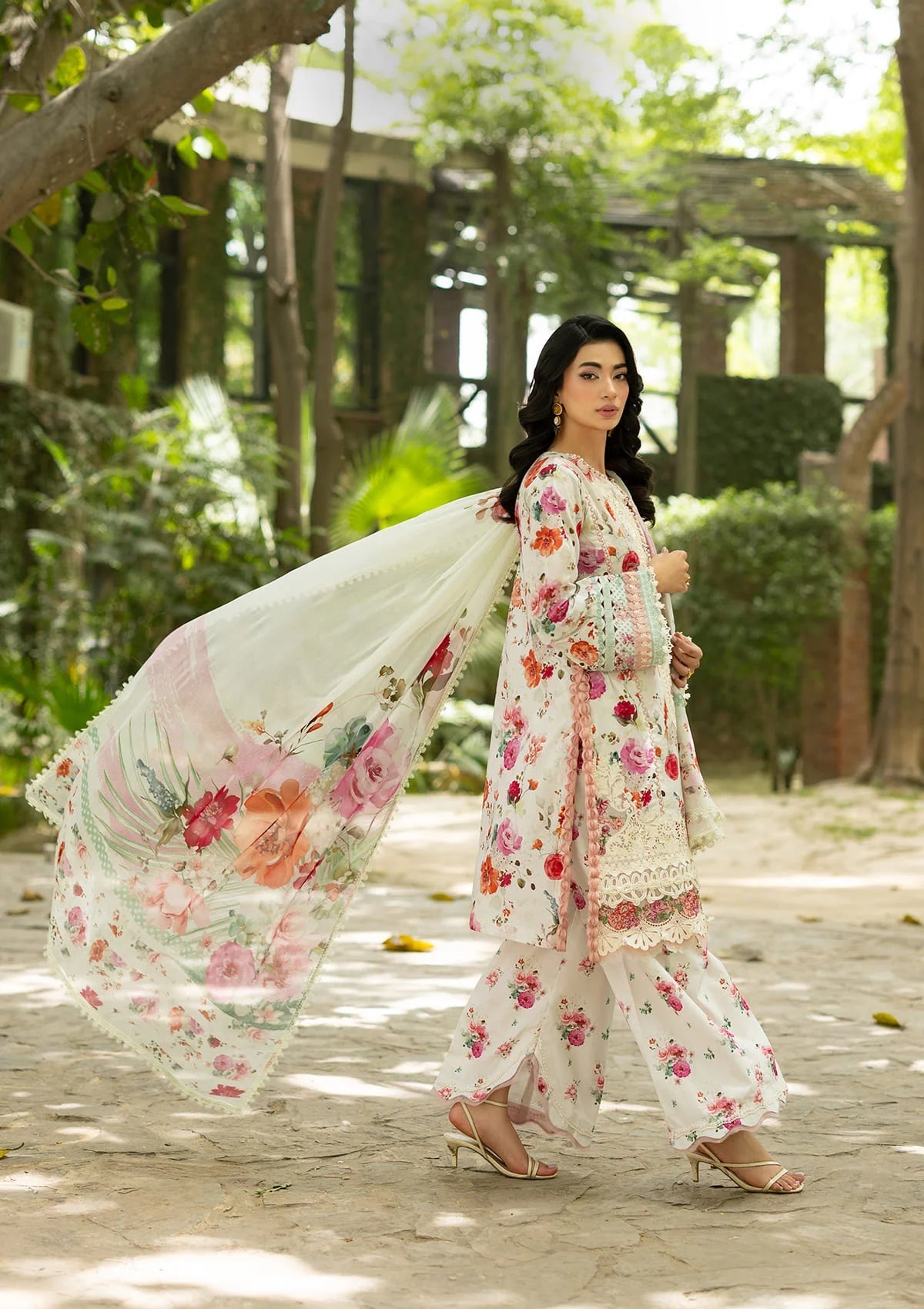 Elaf Premium | Signature Embroidered Lawn with Chiffon Collection 26 | ESG-4A CLAIRE, image 3