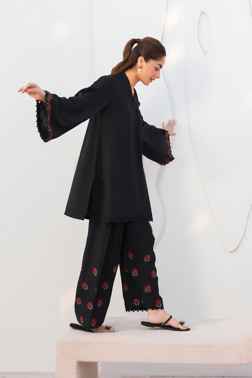 Azure | Chic Essentials | Dark Petal, image 3