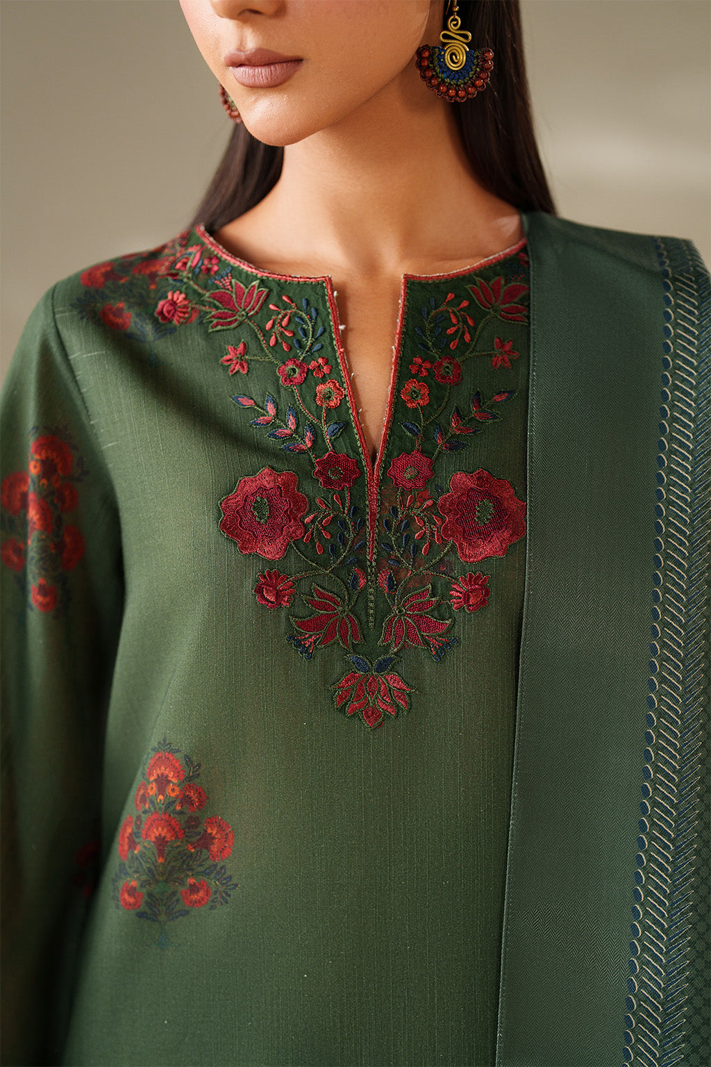 Iznik | Winter Chapter 25 | UE-561 Printed Khaddar-5