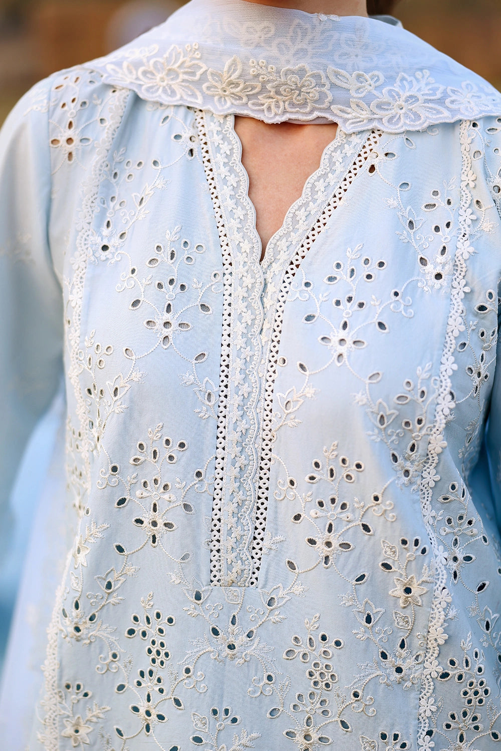 Azure | Luxury Lawn 26 | Day Dream, image 5