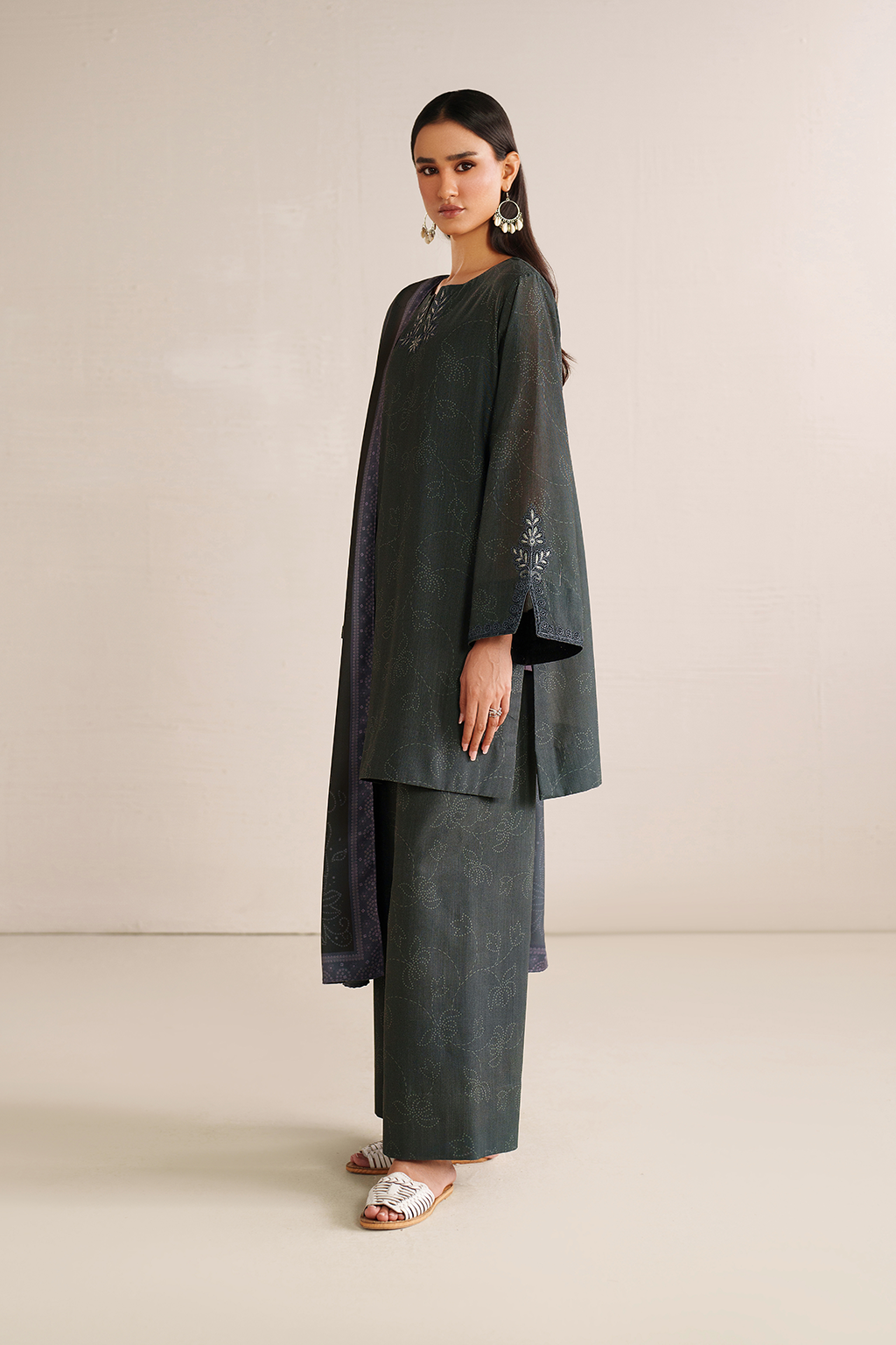 Iznik | Winter Chapter 25 | UE-572 Printed Khaddar-3