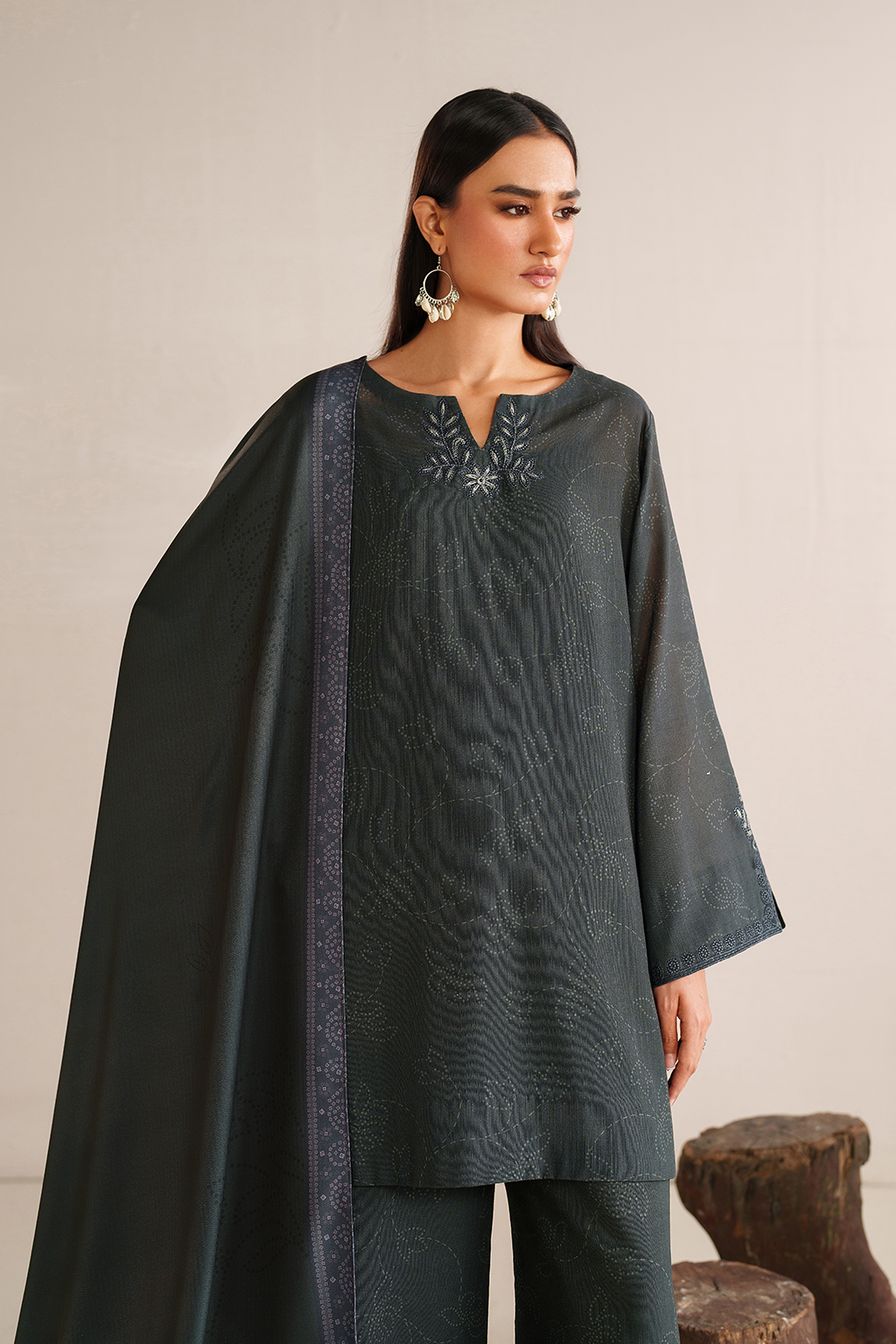 Iznik | Winter Chapter 25 | UE-572 Printed Khaddar-4