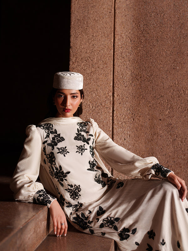 Caia | Luxury Velvet Edit 25 | Moonpearl, image 3