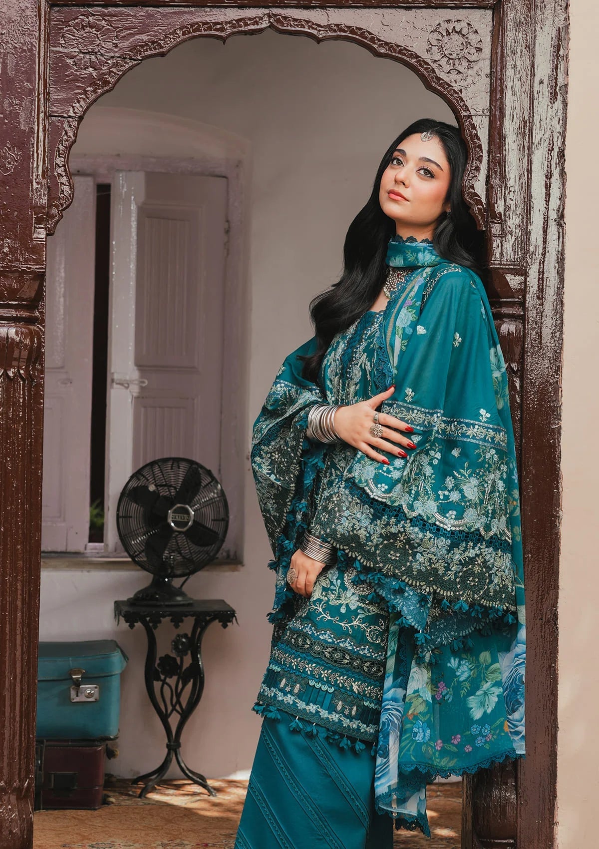Kahf Premium | Ek Fasana Luxury Lawn 26 | KLB-5A MORNI, image 3