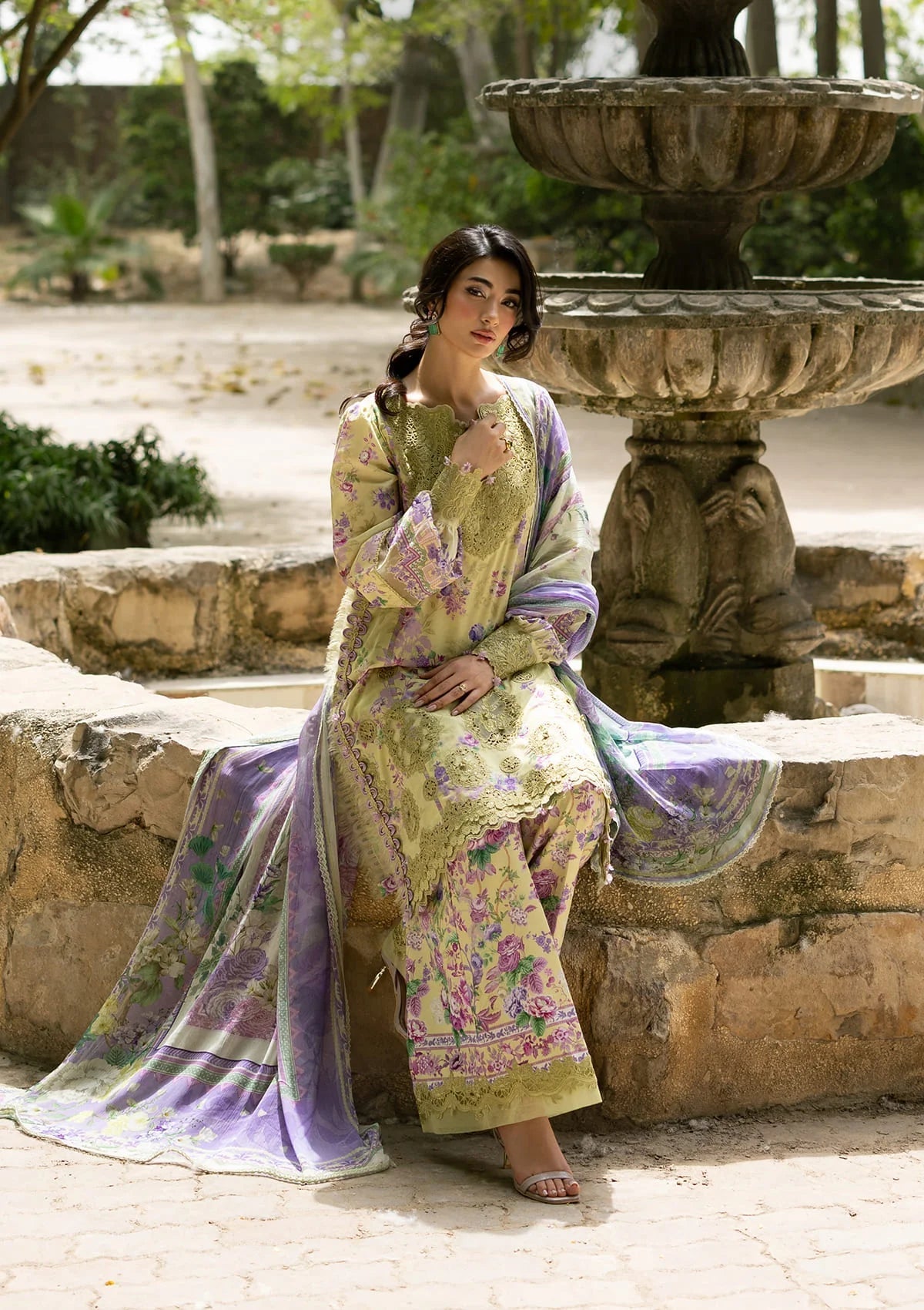 Elaf Premium | Signature Embroidered Lawn with Chiffon Collection 26 | ESG-8A OLIVIA, image 4