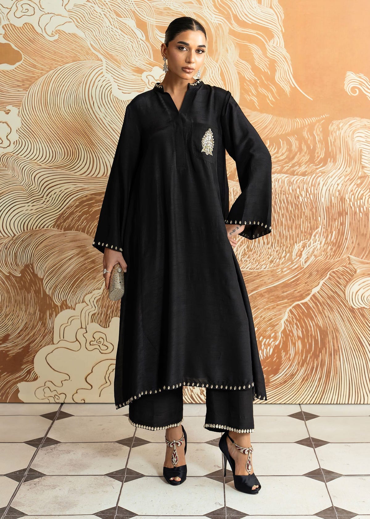 Mahgul | Whispers of Silk | Black Diamond