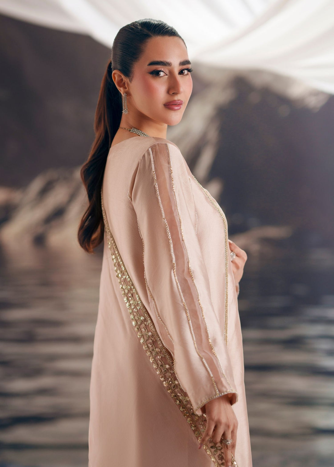 Mehak Yaqoob | Enchante Luxe Edit | Fiona-5