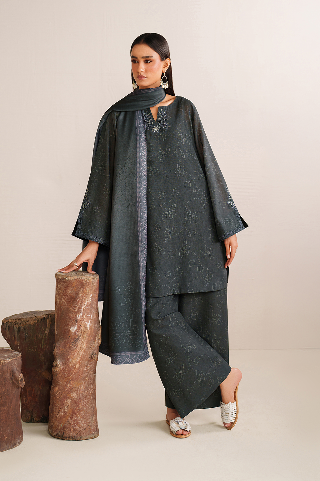 Iznik | Winter Chapter 25 | UE-572 Printed Khaddar-5