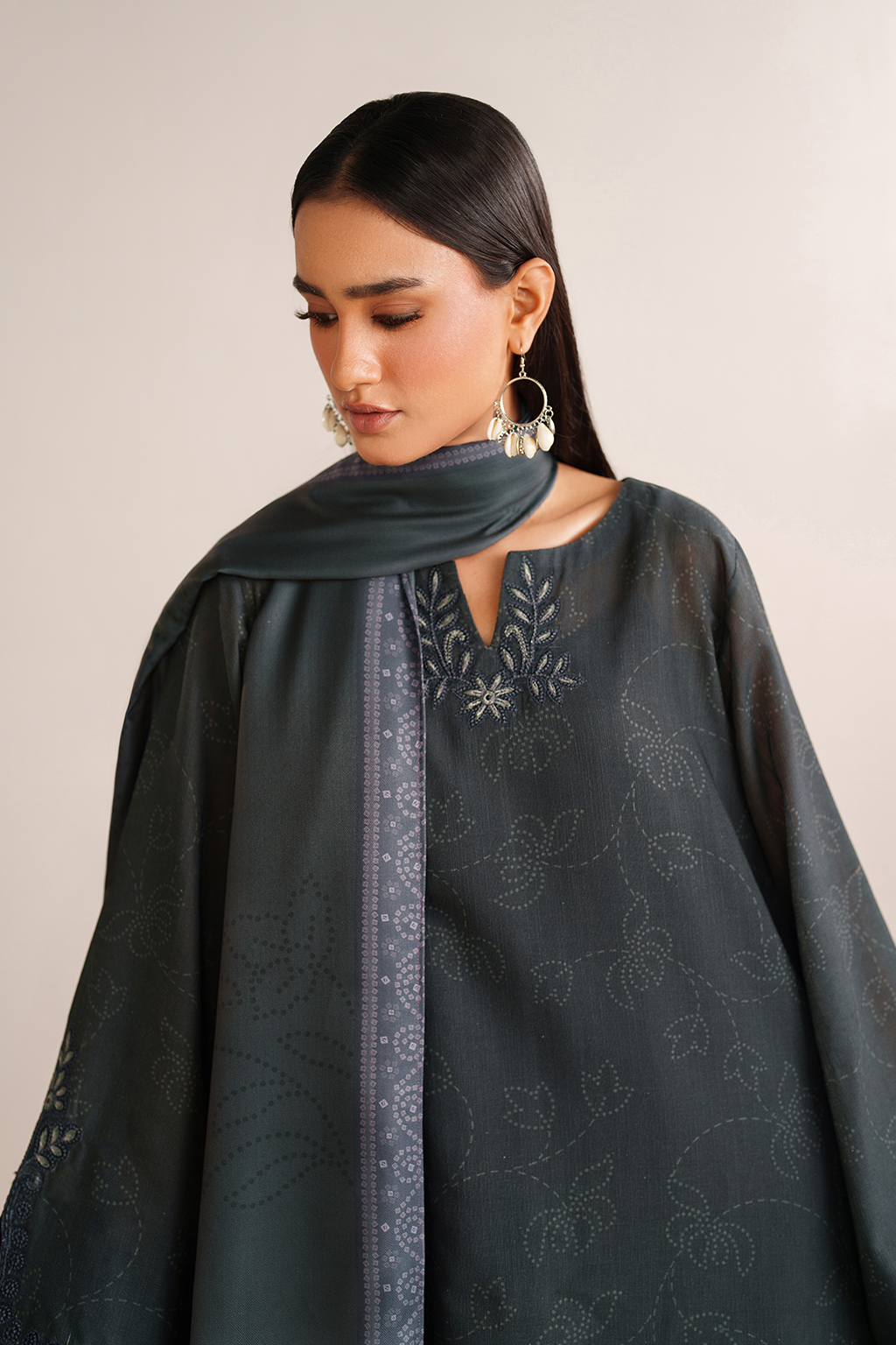 Iznik | Winter Chapter 25 | UE-572 Printed Khaddar-6