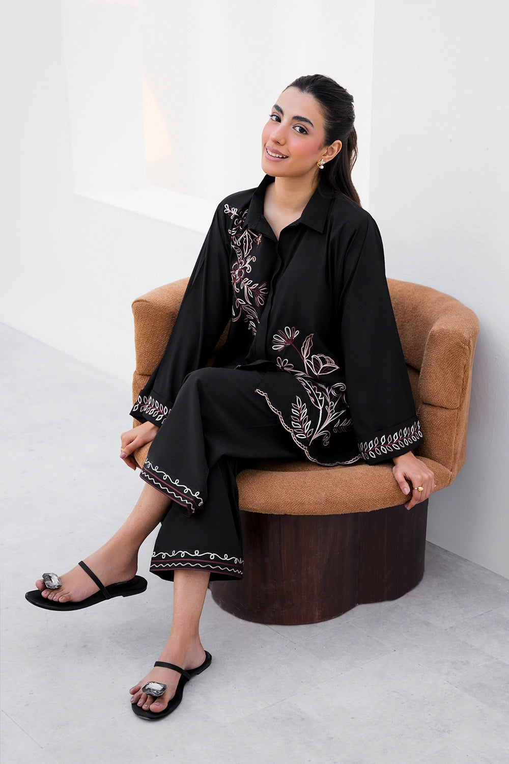 Azure | Chic Essentials | Iconic Black, image 5