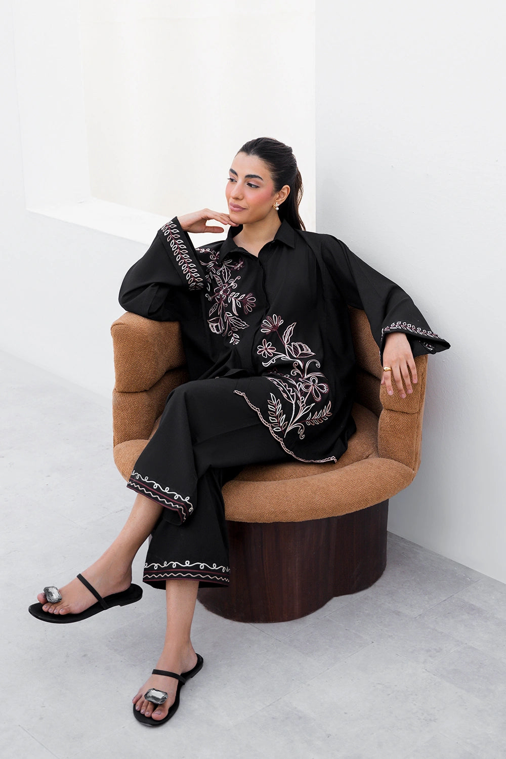 Azure | Chic Essentials | Iconic Black, image 4