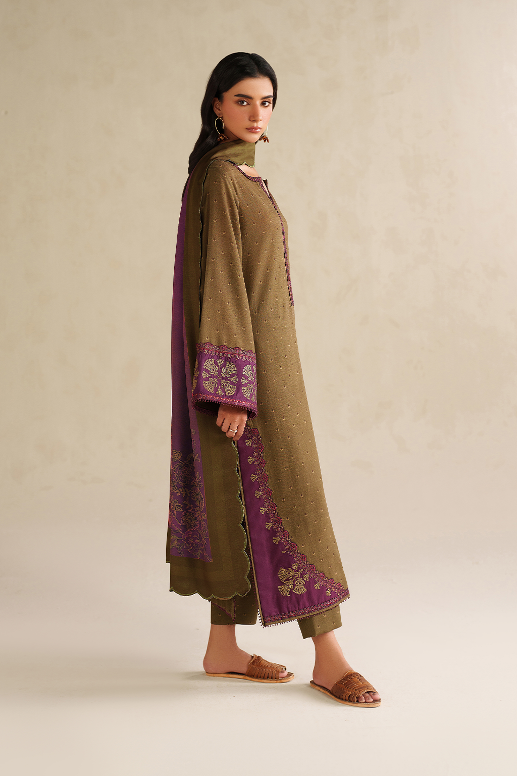Iznik | Winter Chapter 25 | UE-573 Printed Khaddar-3