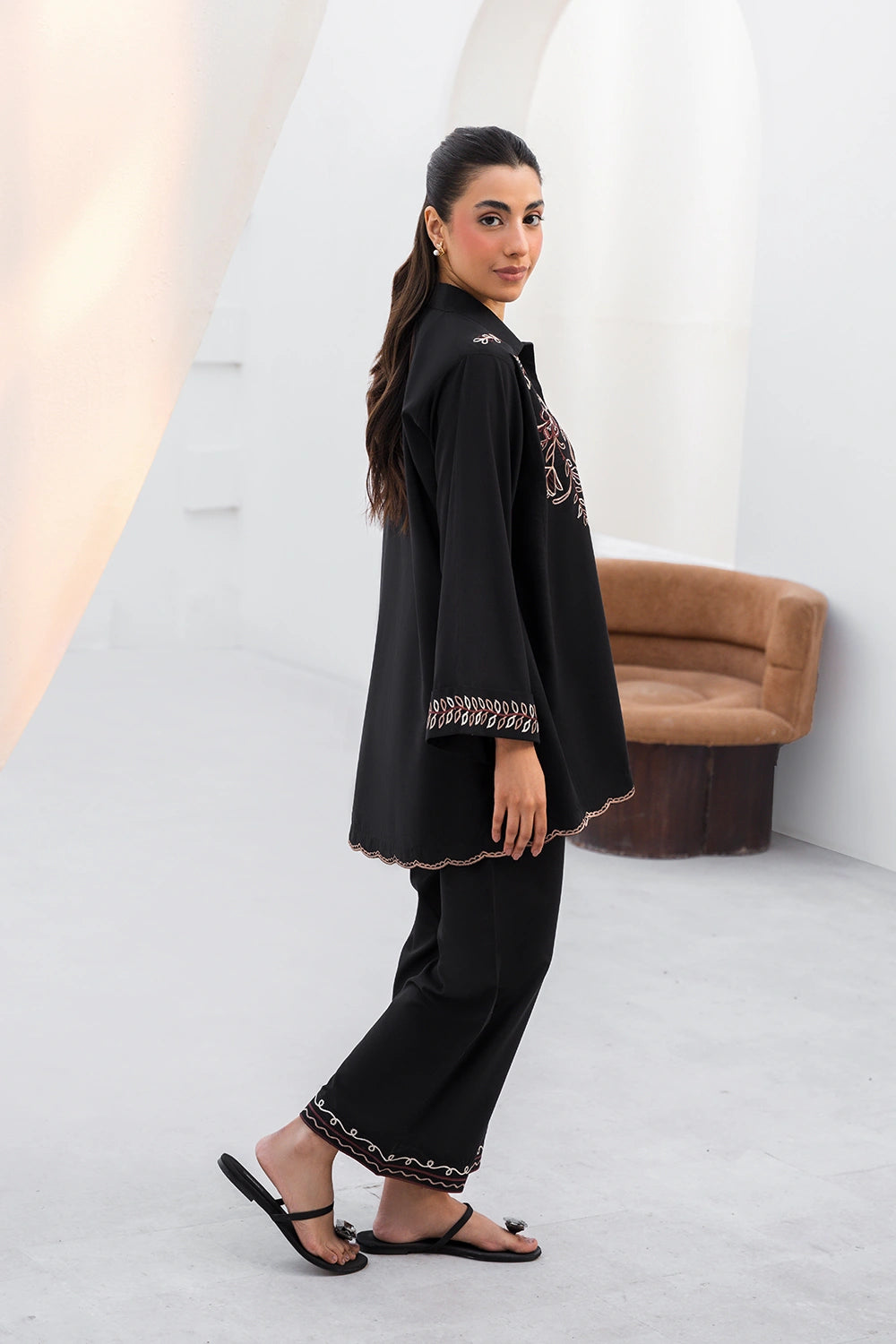 Azure | Chic Essentials | Iconic Black, image 2