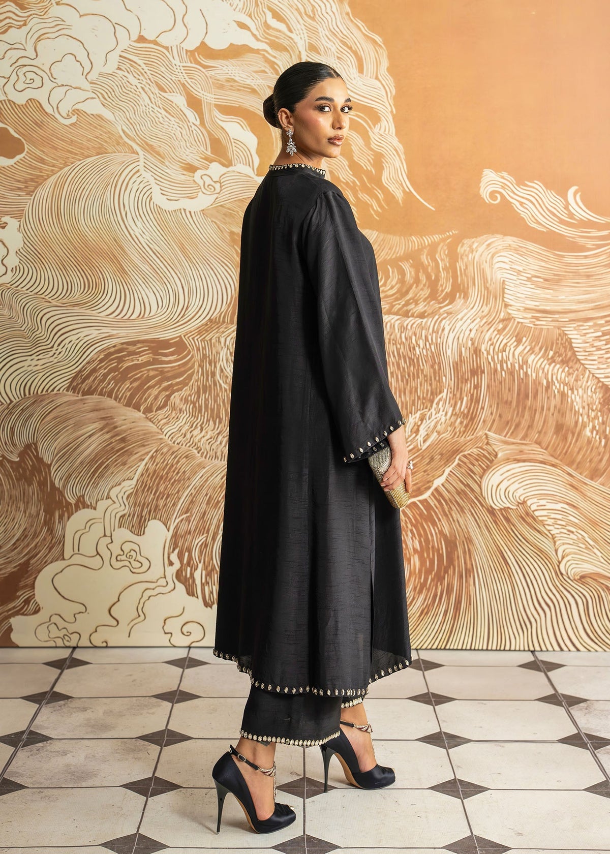 Mahgul | Whispers of Silk | Black Diamond-2