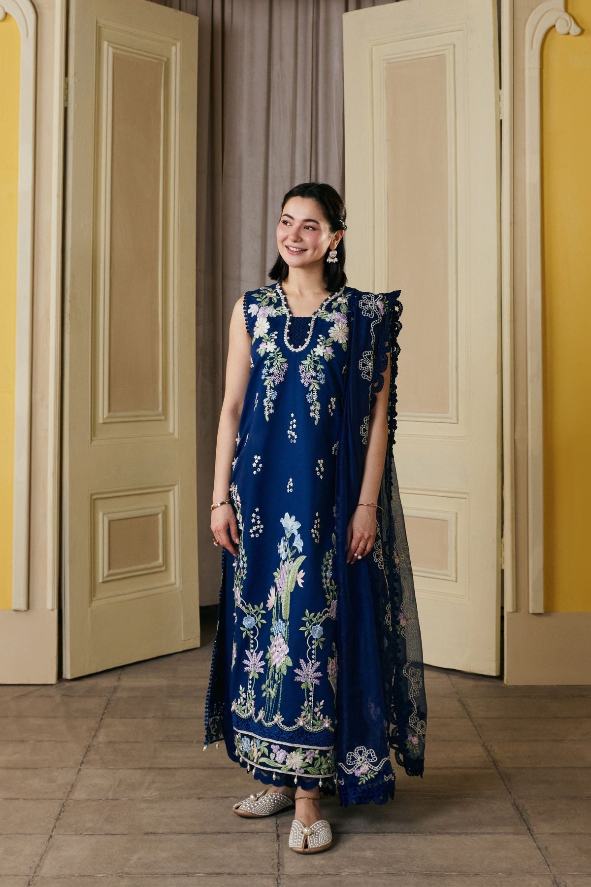 Maryam Hussain | Luxury Lawn 26 Vol 2 | Sanam, image 3
