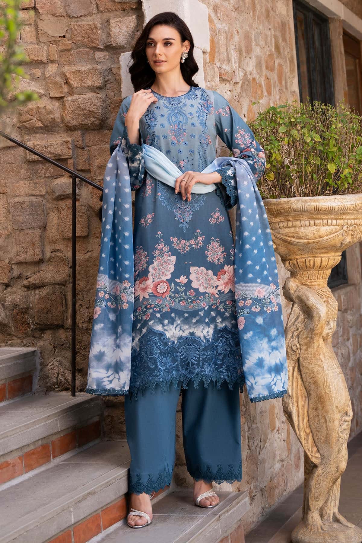 Afrozeh Seraphina A dark green embroidered lawn suit