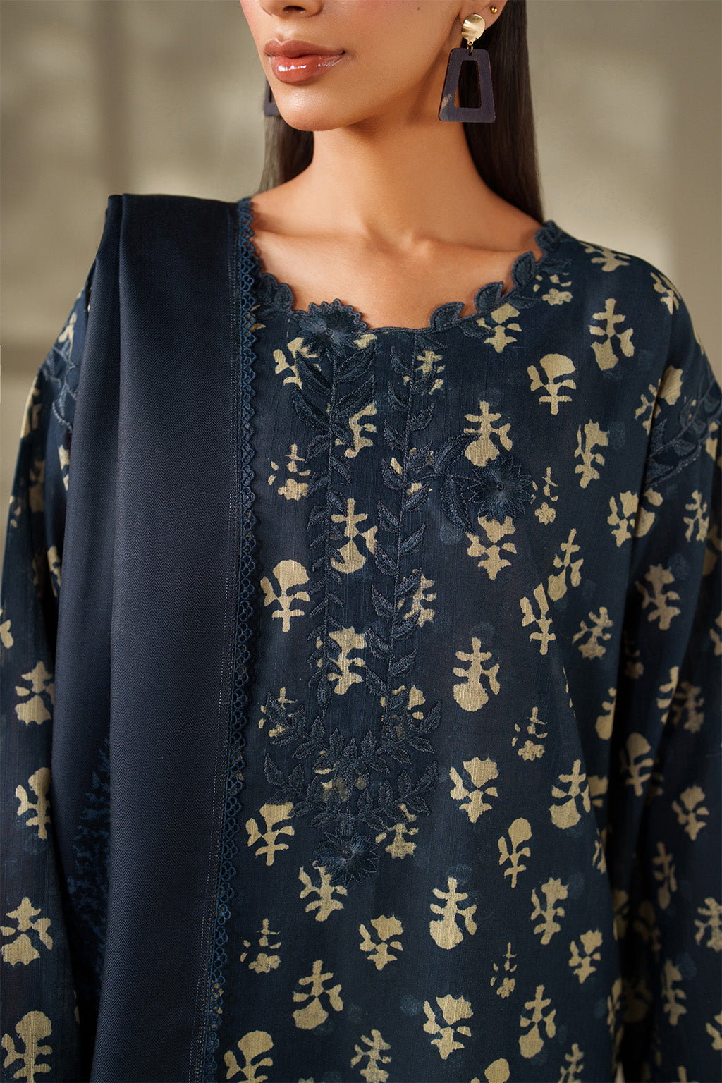 Iznik | Winter Chapter 25 | UE-560 Printed Khaddar, image 5
