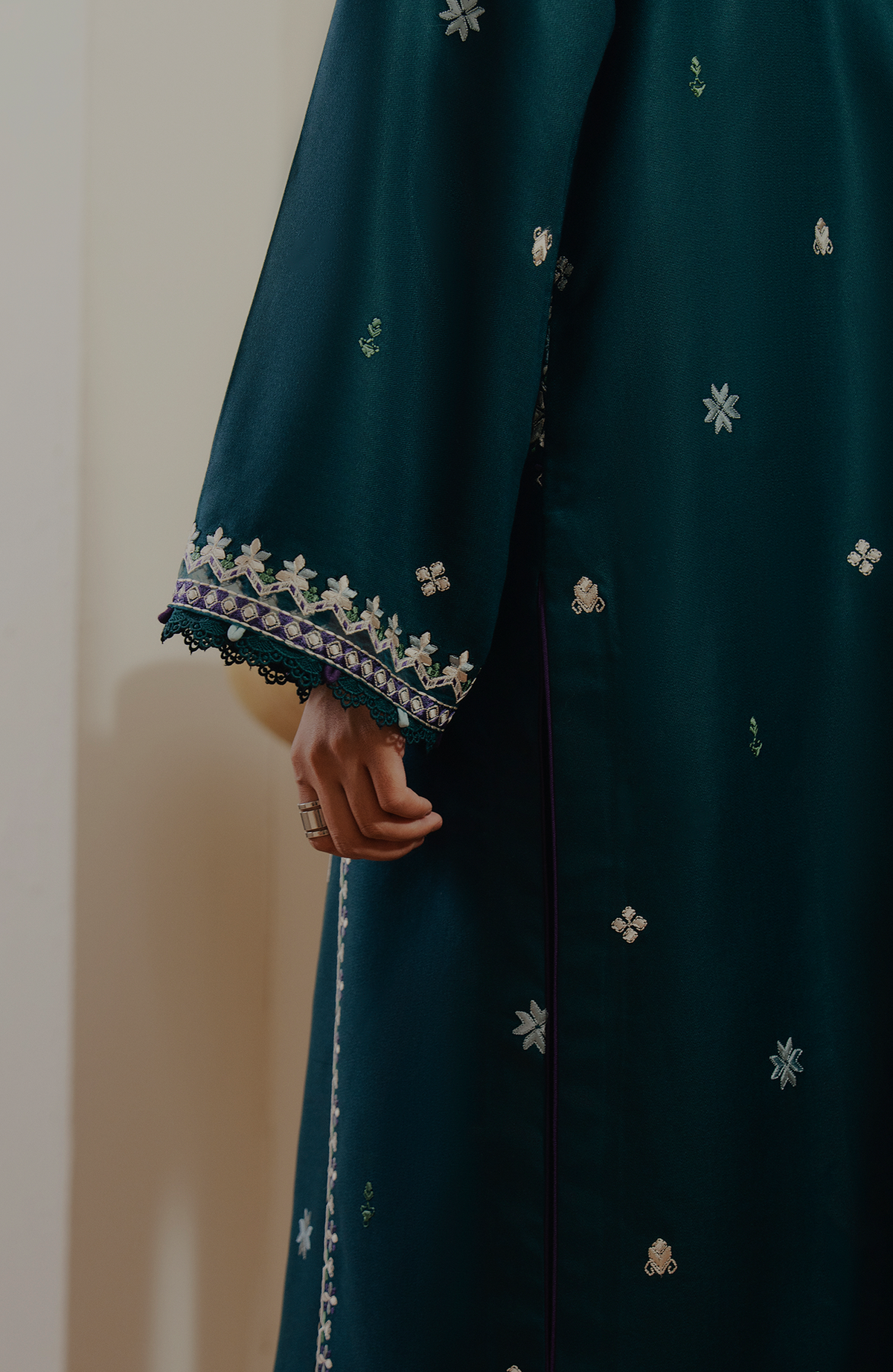 Seran | Winter Embroidered 25 | Celvyn-4