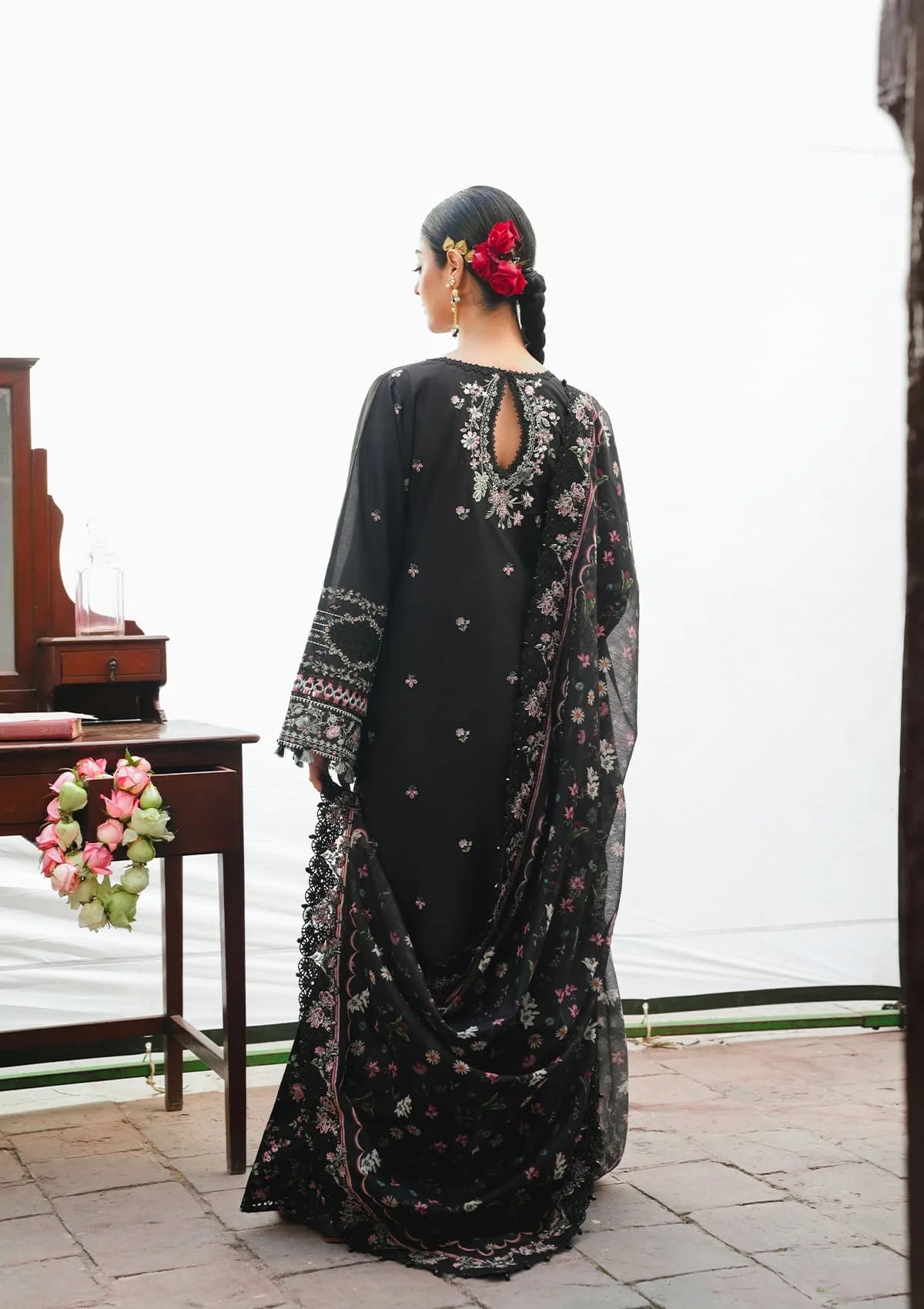Kahf Premium | Ek Fasana Luxury Lawn 26 | KLB-3B SIYAARA, image 2