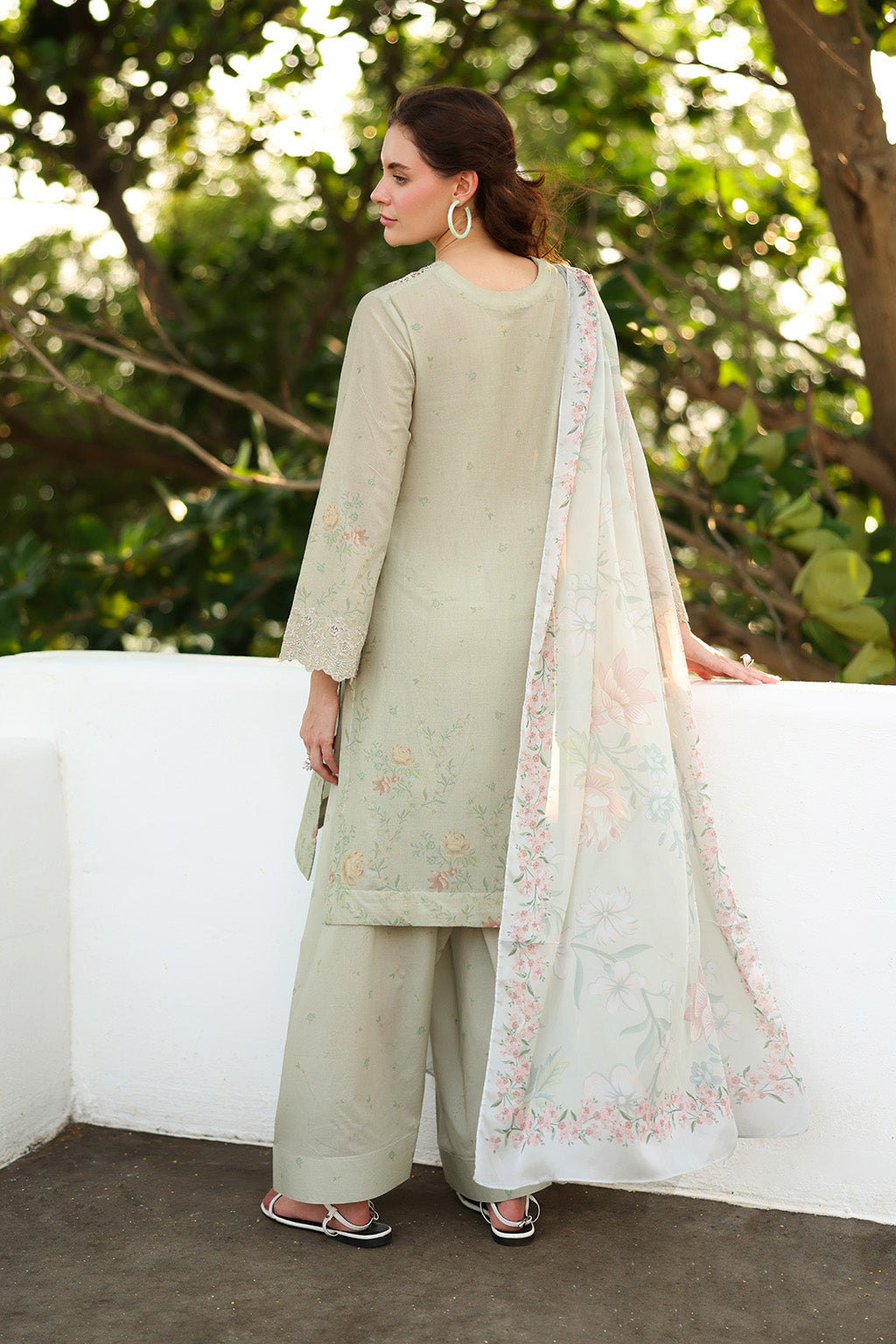 Iznik | lawn 26 | UE-490, image 2