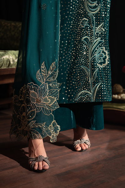 Iznik | Velvet 25 | IV-47 Embroidered Velvet