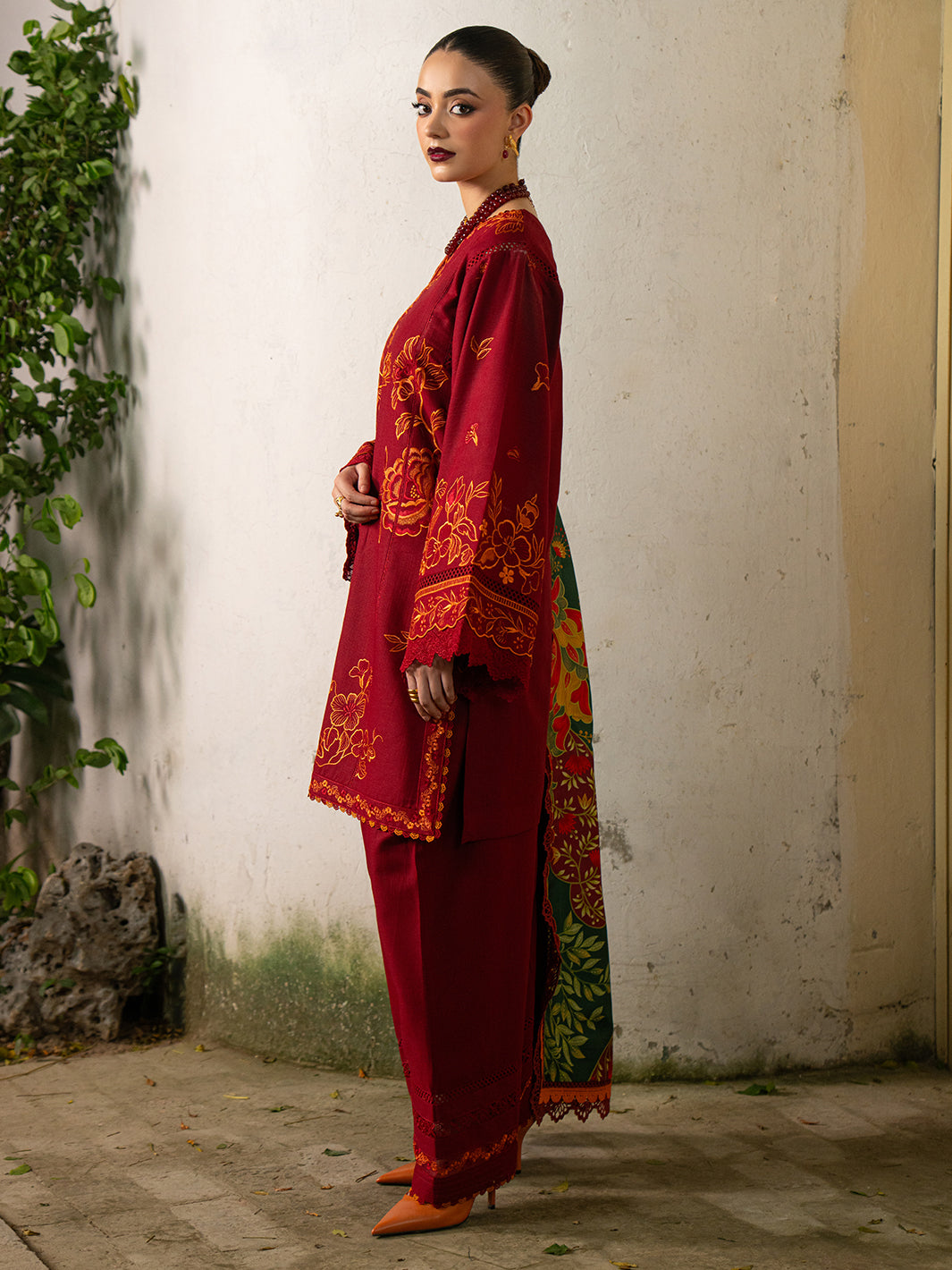 Bin Ilyas | Gulrukh Khaddar 25 | 63-B, image 3