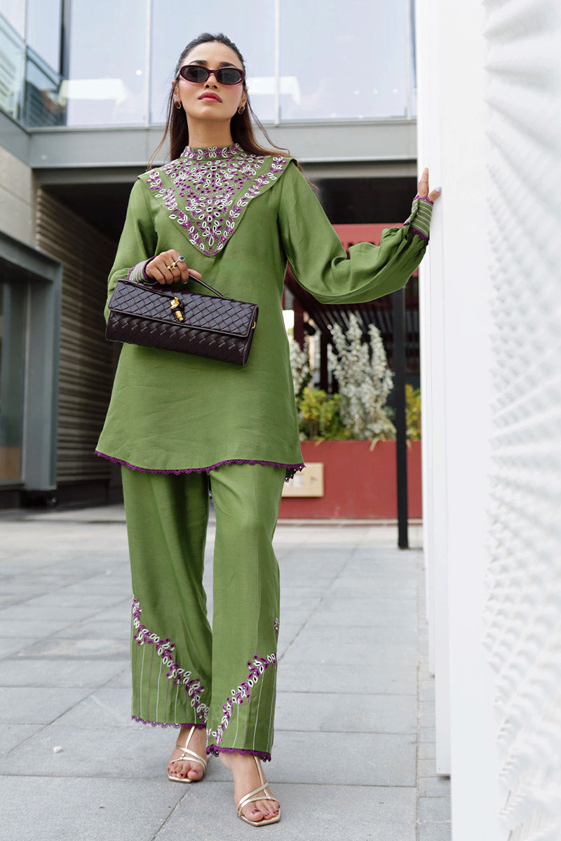 Chic Ophicial | Spotlight | Olive Aubergine, image 2