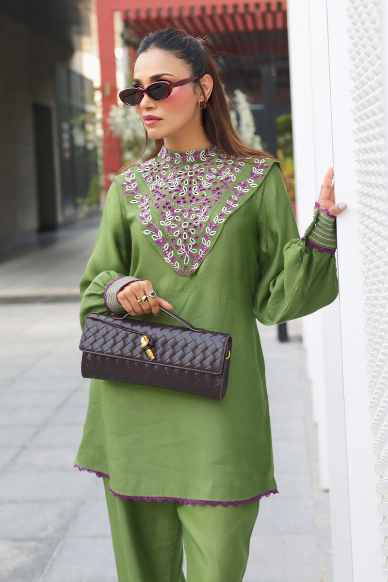 Chic Ophicial | Spotlight | Olive Aubergine, image 5