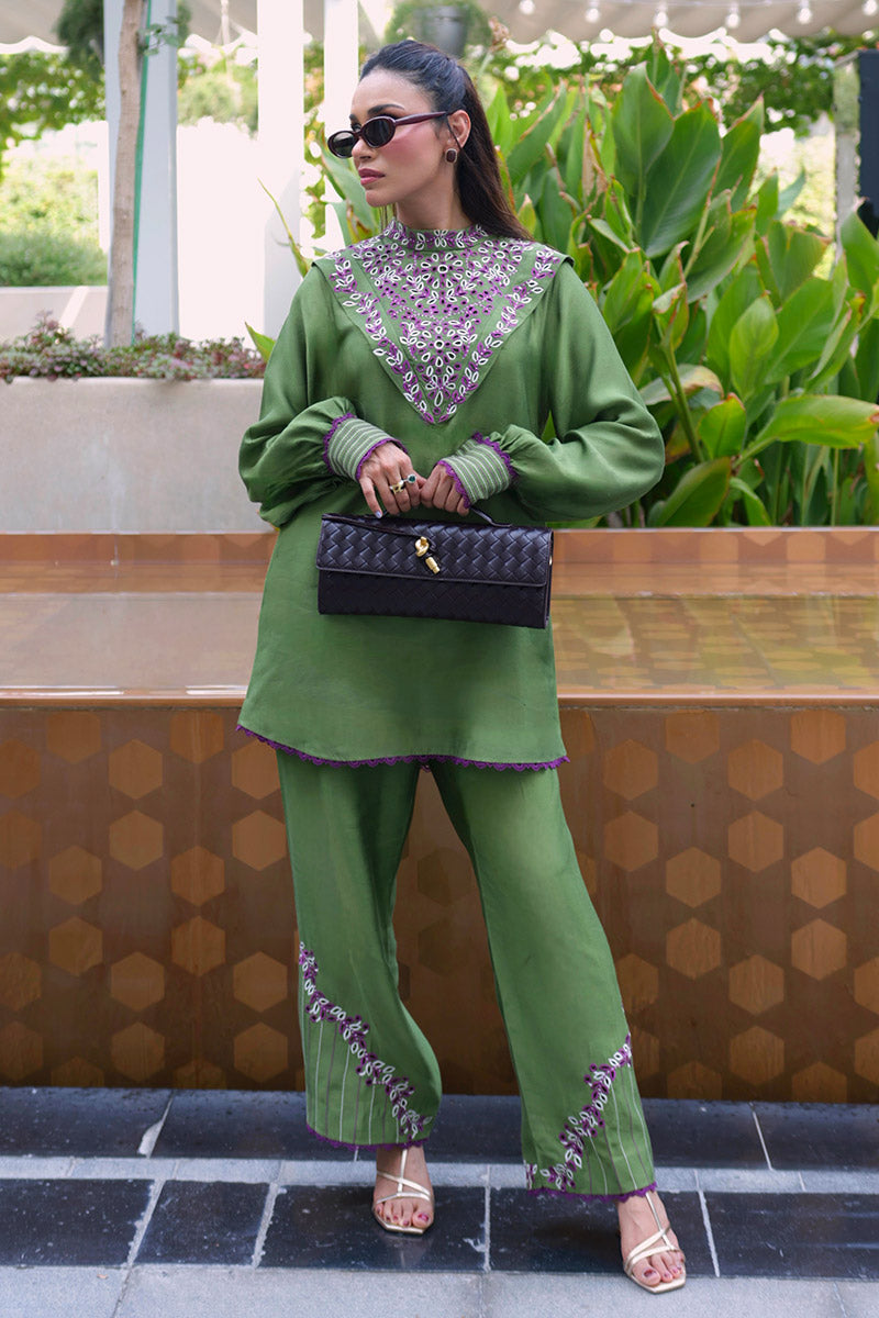 Chic Ophicial | Spotlight | Olive Aubergine, image 4