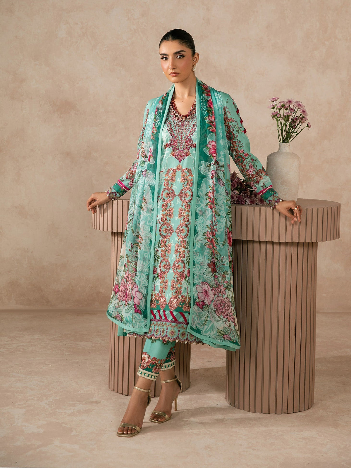 Gulaal | Syra Lawn 26 | Vaila D - 4, image 4