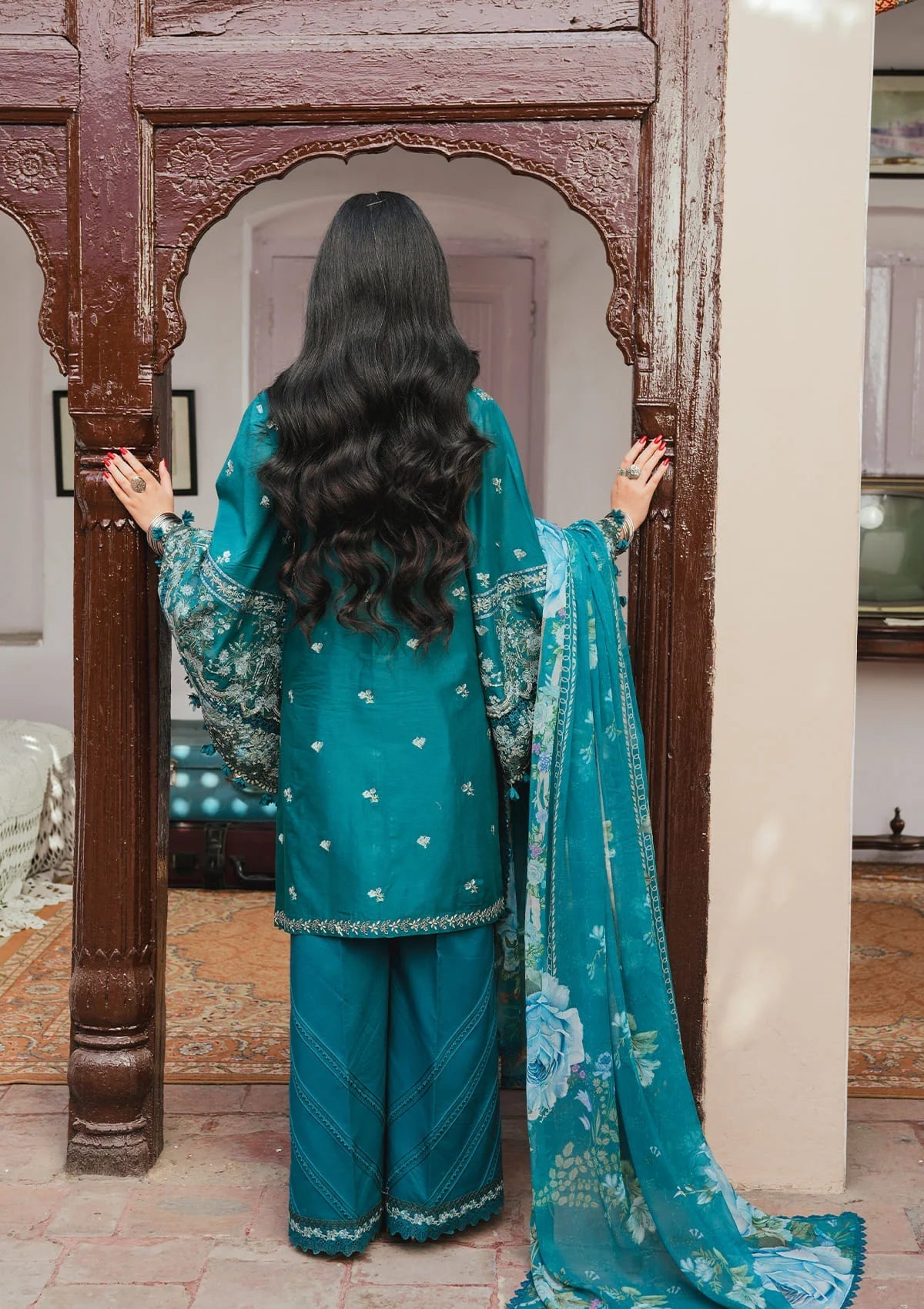Kahf Premium | Ek Fasana Luxury Lawn 26 | KLB-5A MORNI, image 2