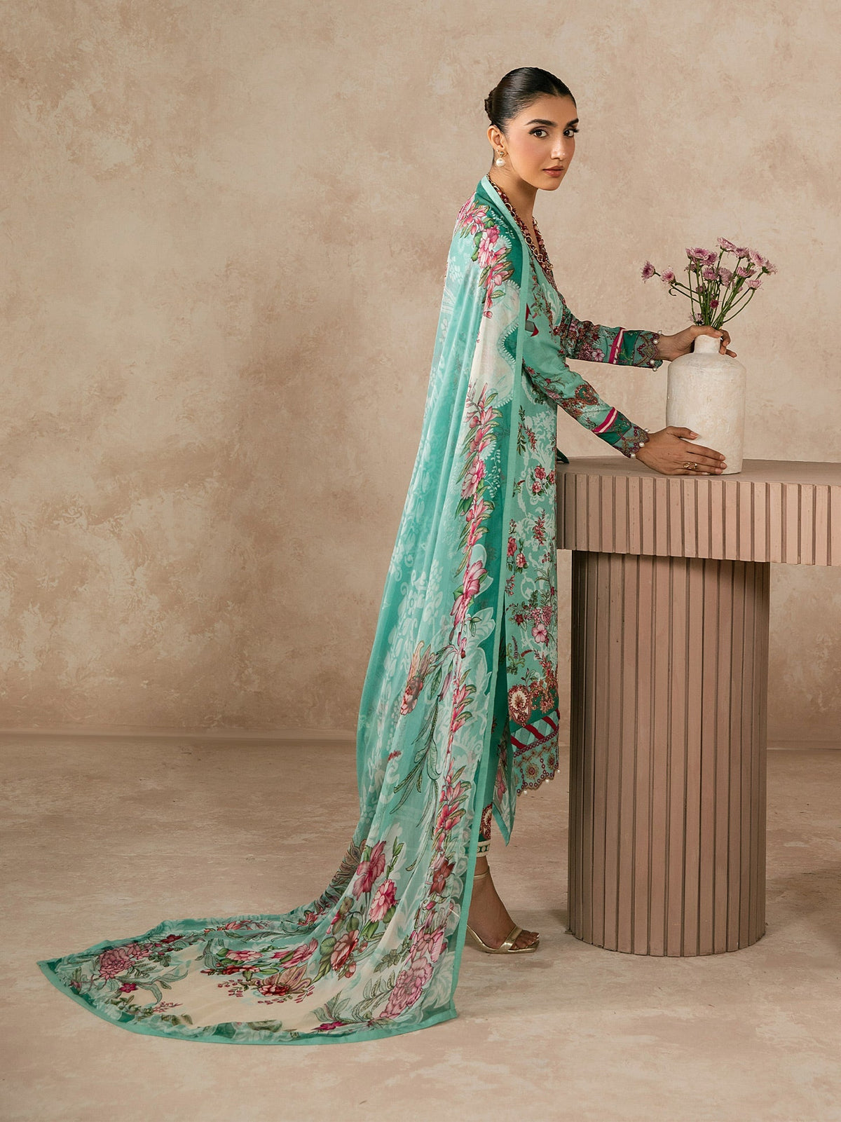 Gulaal | Syra Lawn 26 | Vaila D - 4, image 5